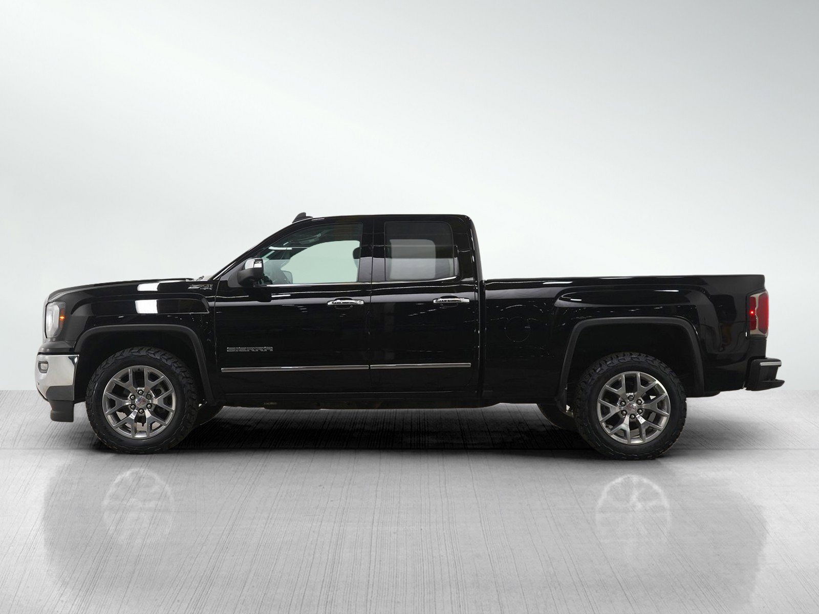 Used 2018 GMC Sierra 1500 SLT with VIN 1GTV2NEC6JZ366669 for sale in Roseville, Minnesota