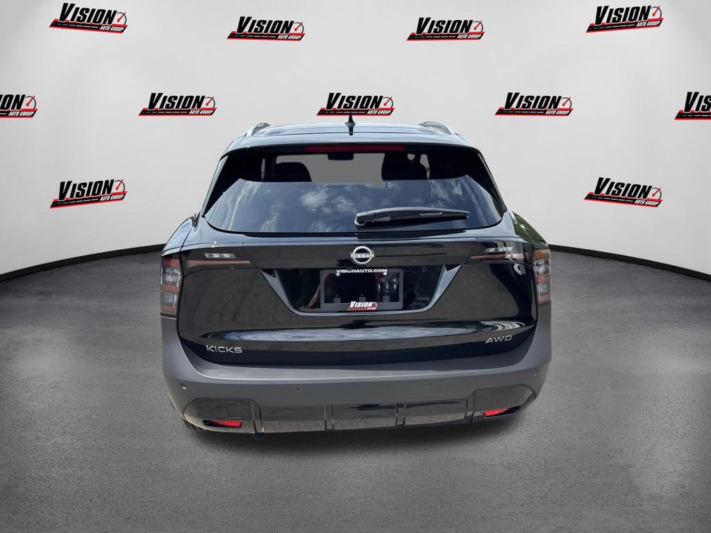 2025 Nissan Kicks SV photo 5