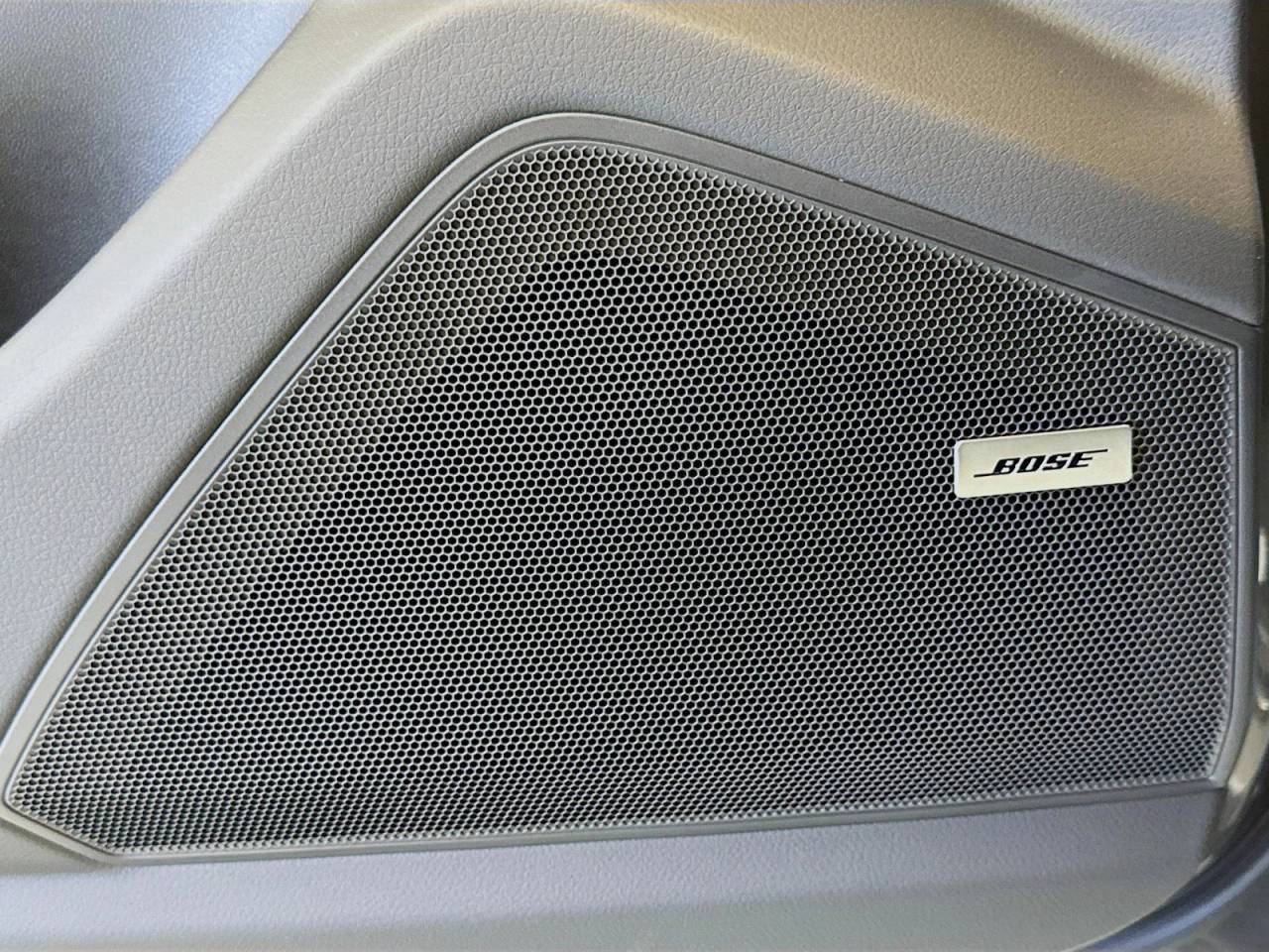 2025 Porsche Cayenne photo 11