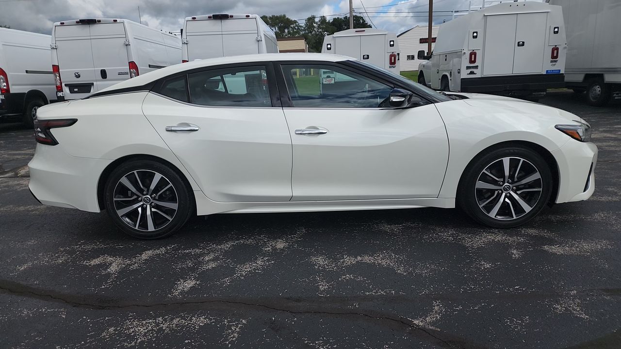 2023 Nissan Maxima SV photo 9