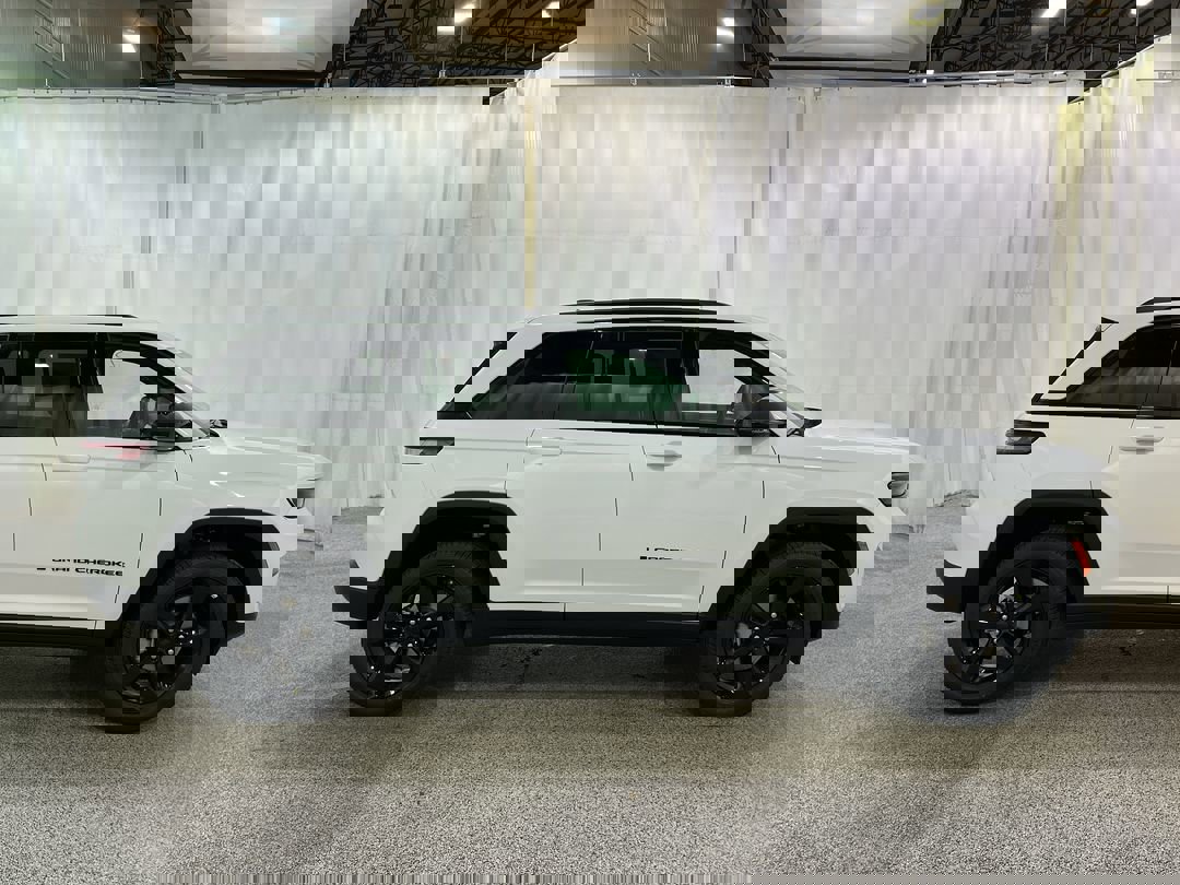 2025 Jeep Grand Cherokee Limited photo 4