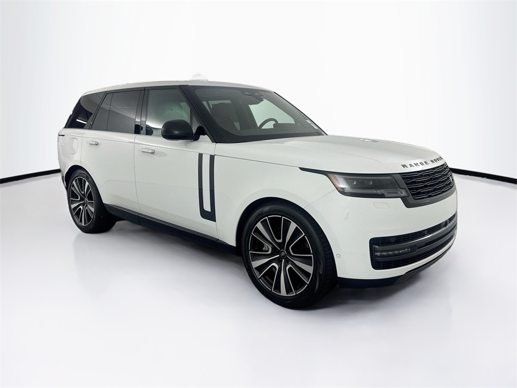 2025 Land Rover Range Rover SE photo 3