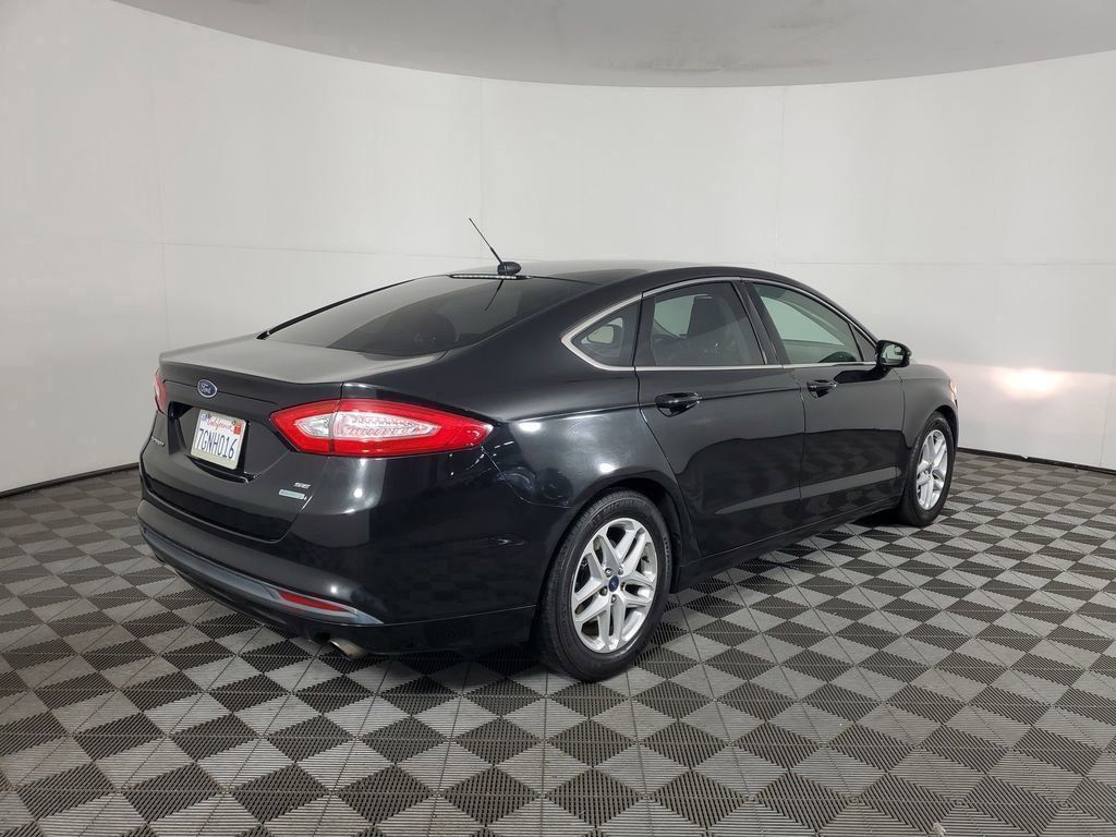 2014 Ford Fusion SE photo 2