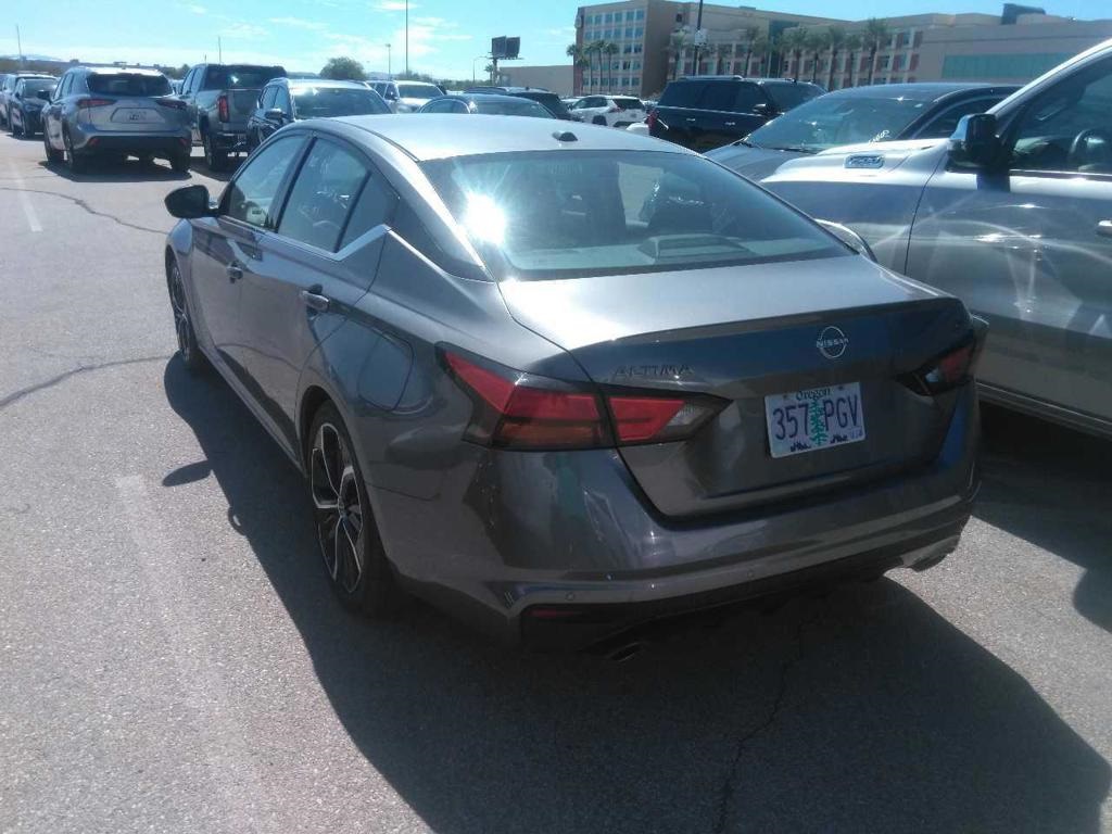 2023 Nissan Altima 2.5 SR photo 2