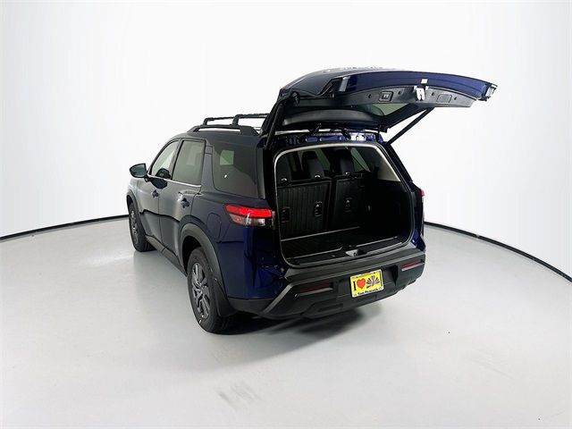 2025 Nissan Pathfinder SV photo 6