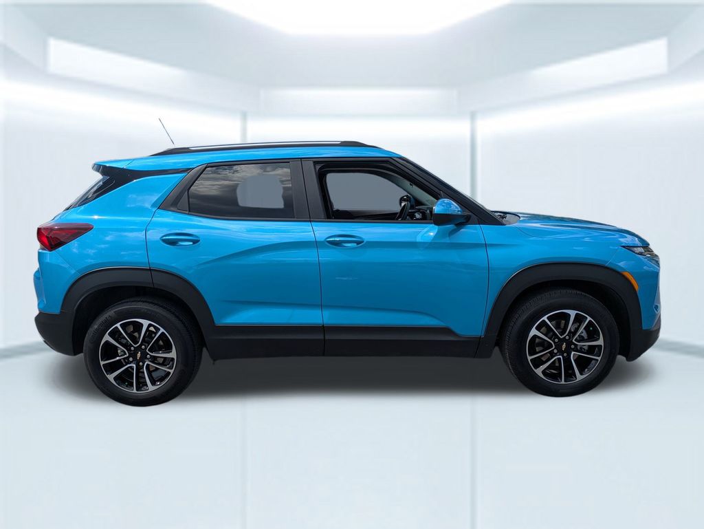 2025 Chevrolet Trailblazer LT photo 6