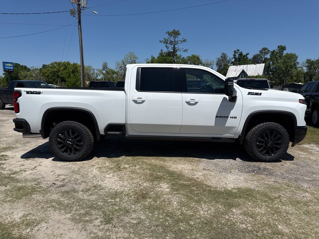 2025 Chevrolet Silverado 2500HD LTZ photo 3