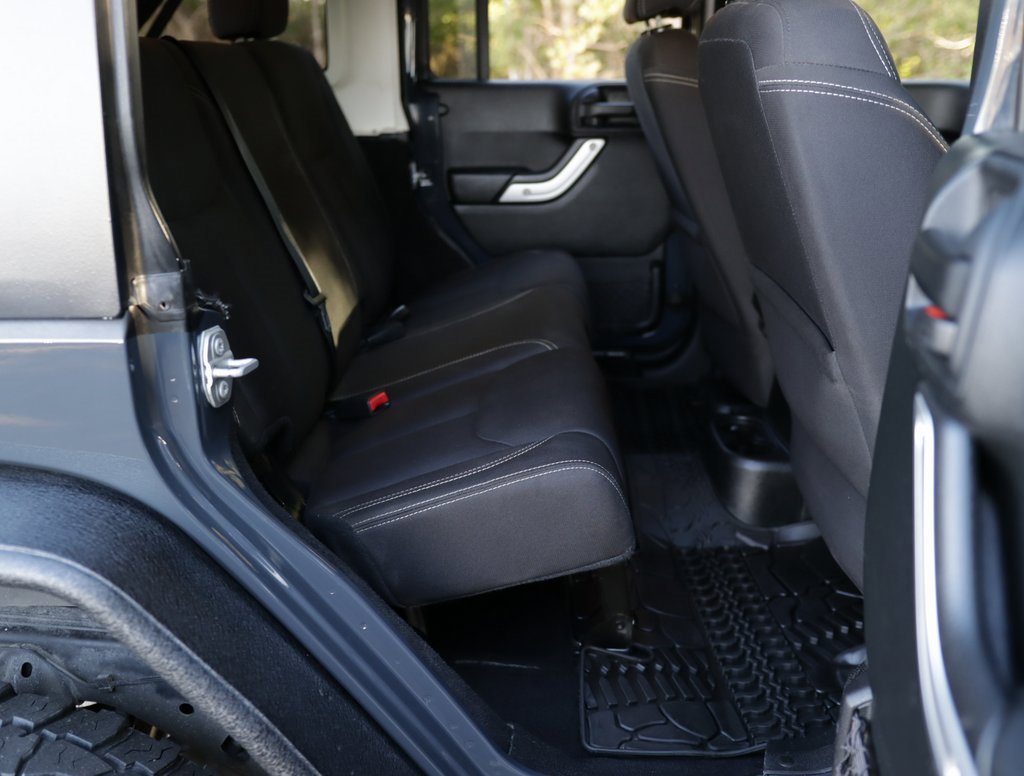 2016 Jeep Wrangler Unlimited Rubicon photo 25