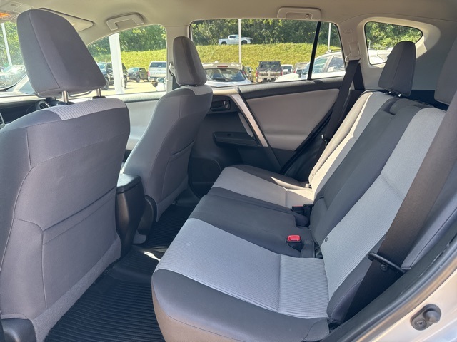 2015 Toyota RAV4 LE photo 23