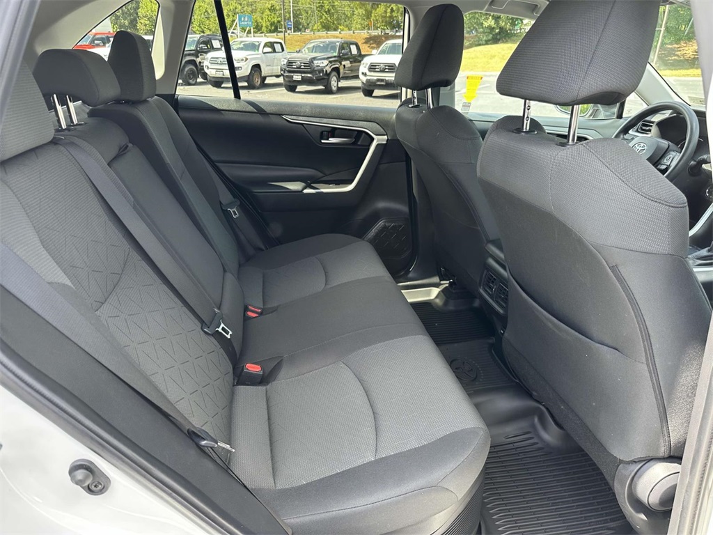 2024 Toyota RAV4 Hybrid XLE photo 11
