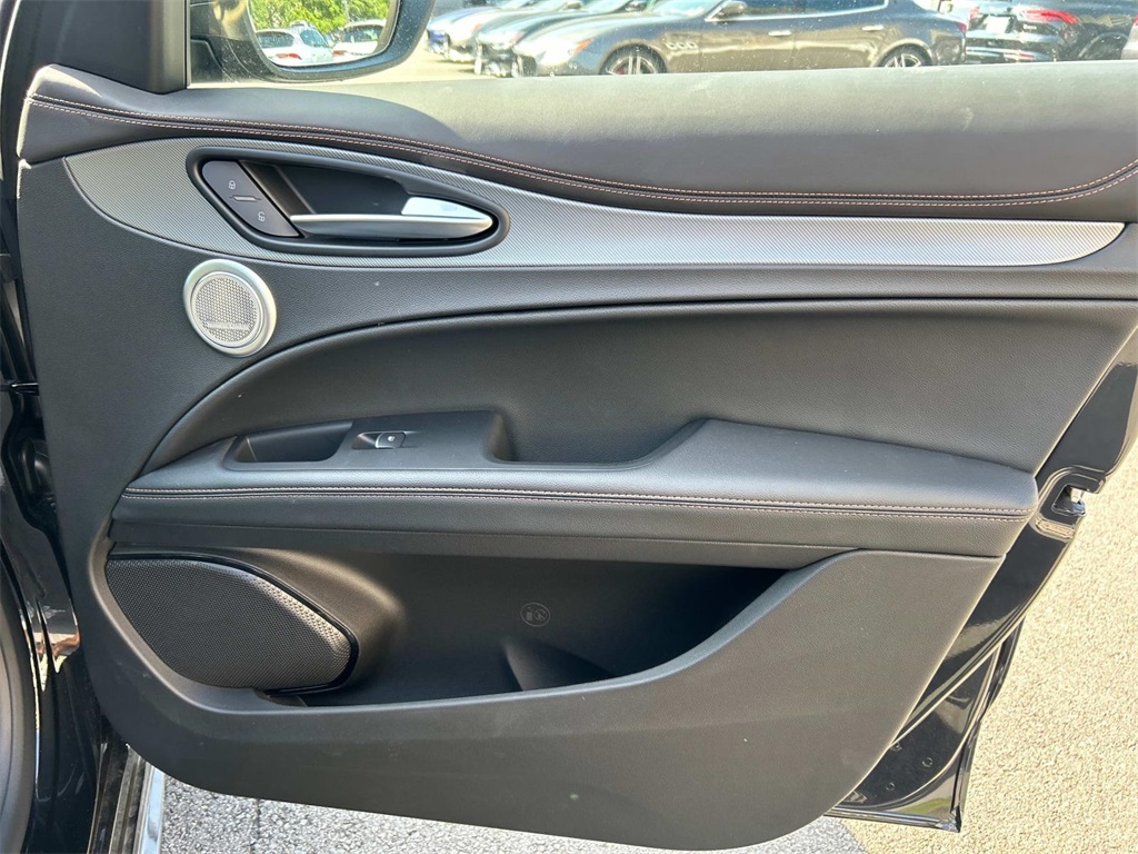 2025 Alfa Romeo Stelvio Sprint Base photo 14