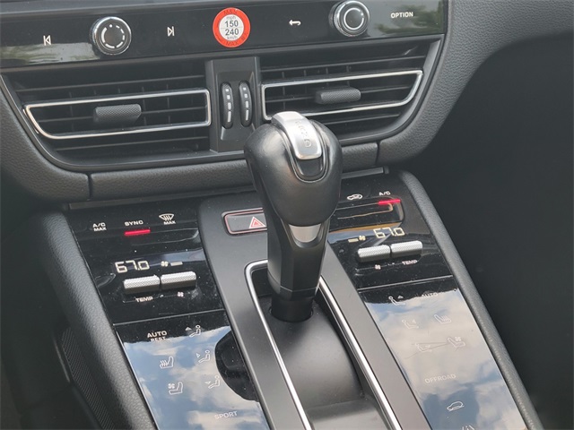 2023 Porsche Macan T photo 23