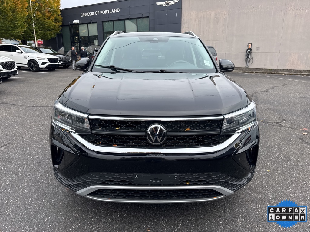 2024 Volkswagen Taos SE photo 2