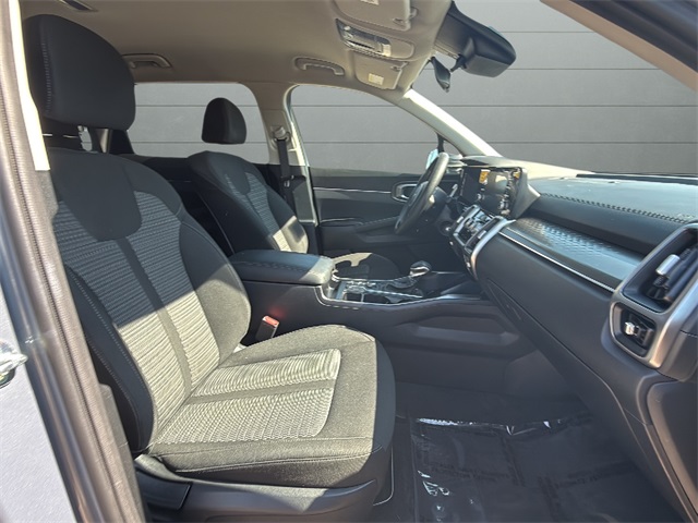 2023 Kia Sorento LX photo 15