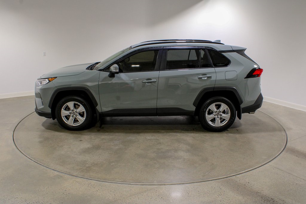 2020 Toyota RAV4 XLE photo 2