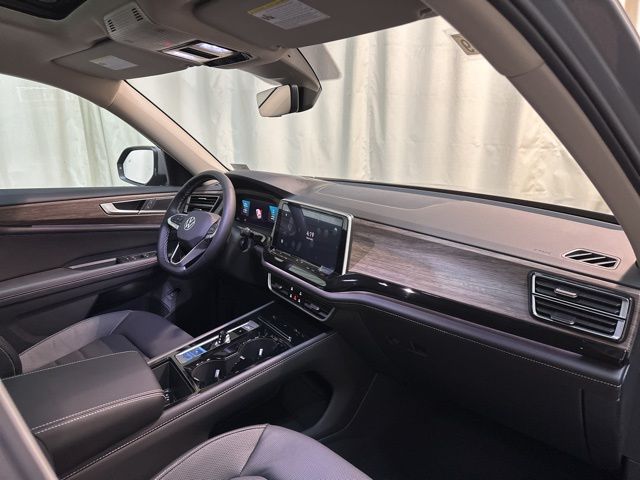 2025 Volkswagen Atlas SEL photo 35