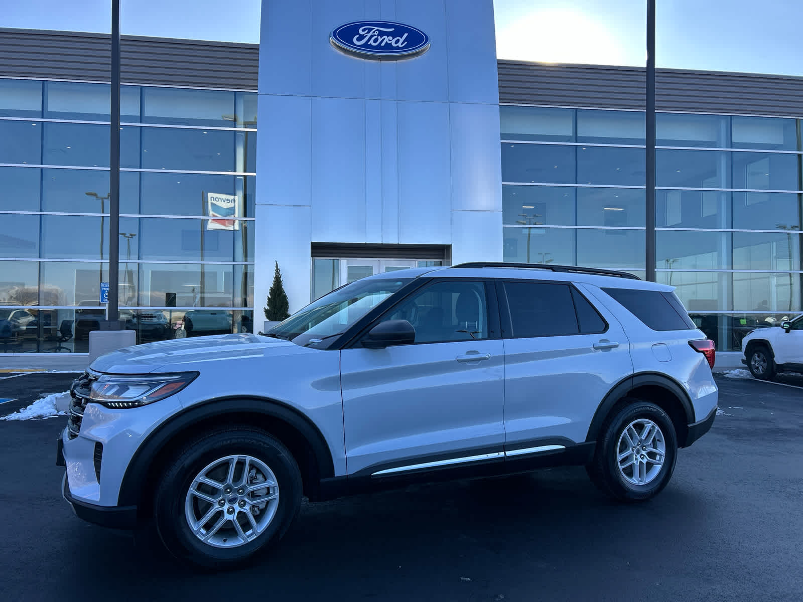 2025 Ford Explorer Active's photo