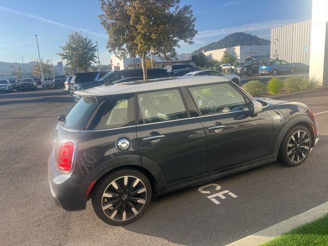 2016 Mini Cooper Hardtop 4 Door Base photo 2