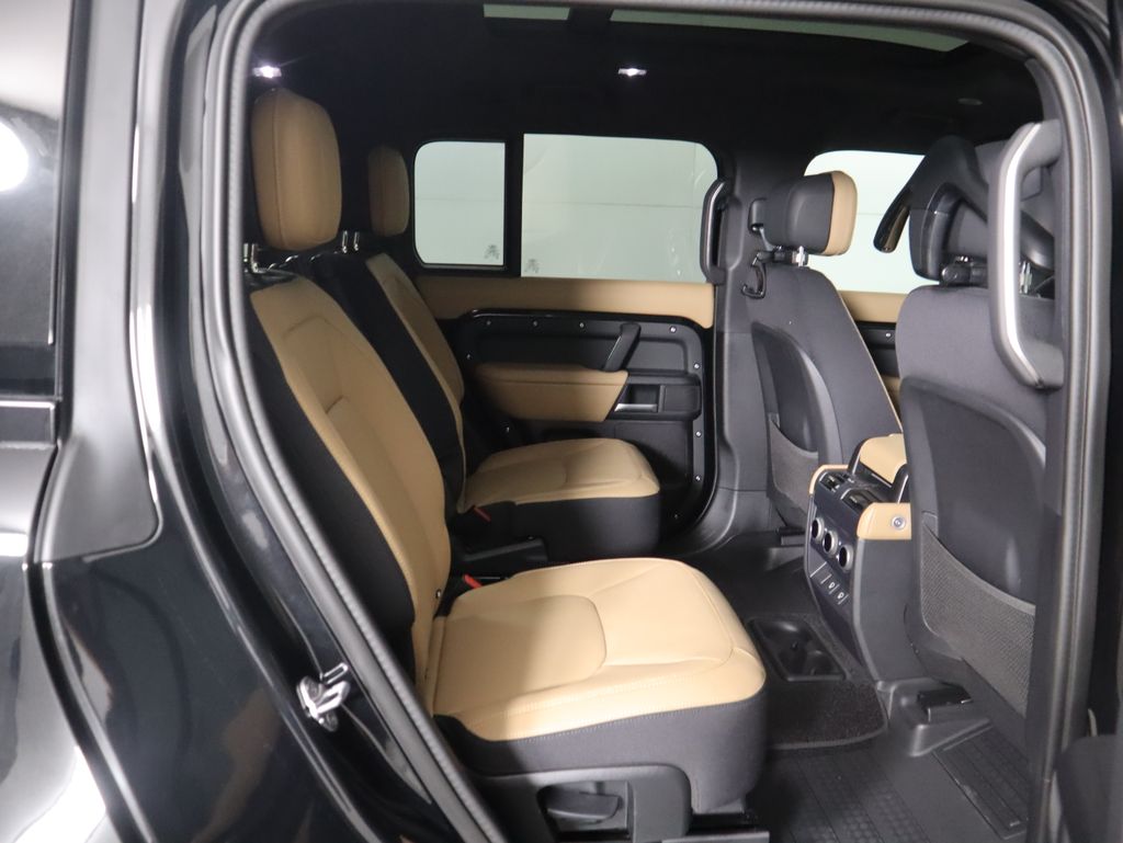 2025 Land Rover Defender 130 V8 photo 22