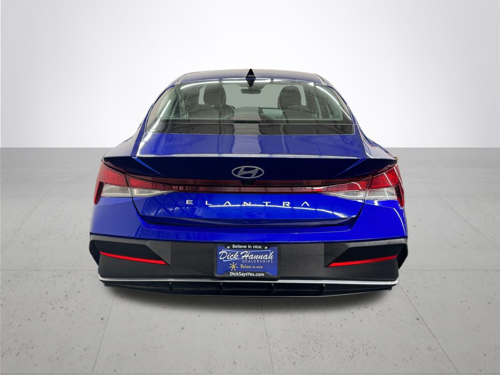 2024 Hyundai Elantra SEL photo 5