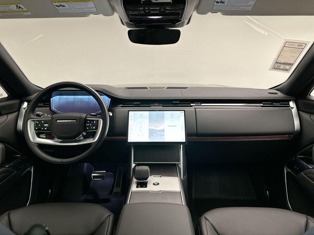 2025 Land Rover Range Rover SE photo 7
