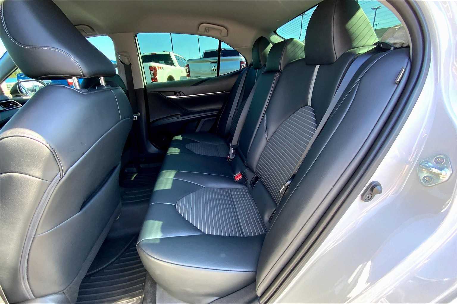 2022 Toyota Camry SE photo 19