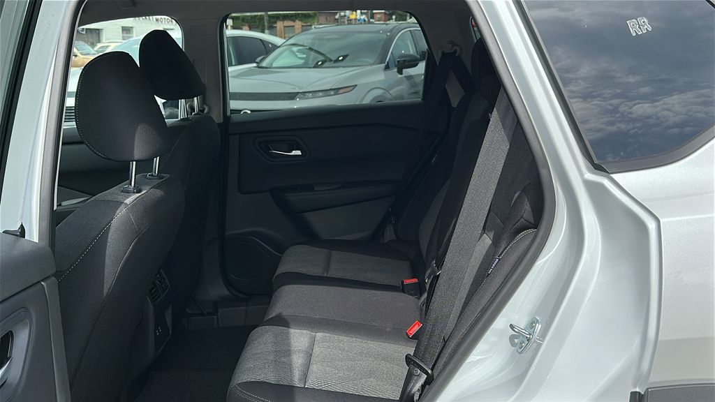 2026 Nissan Rogue SV photo 22