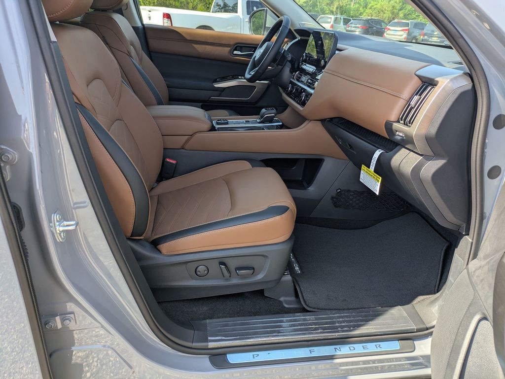 2025 Nissan Pathfinder Platinum photo 29