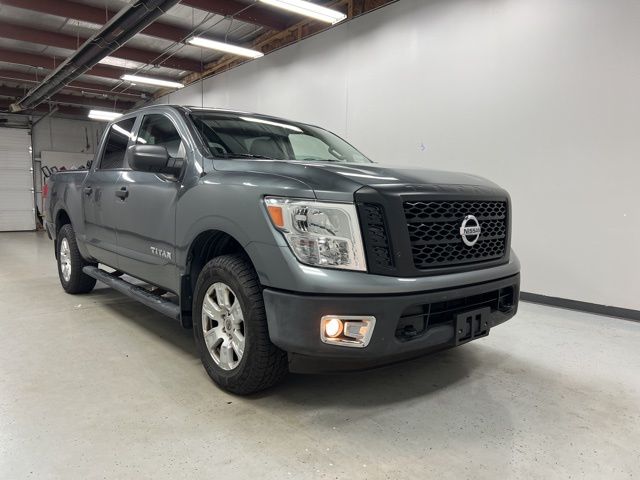 2017 Nissan Titan S photo 3