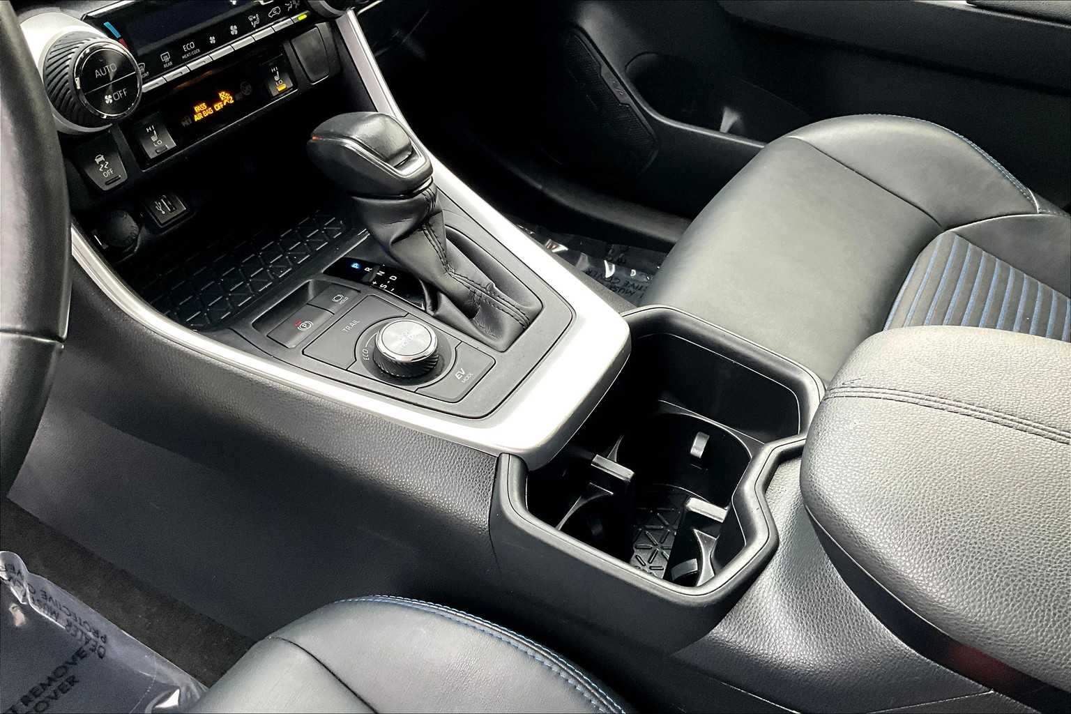 2023 Toyota RAV4 Hybrid XSE photo 13