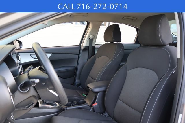 2023 Kia Forte LXS photo 3