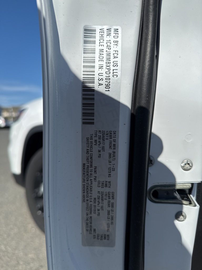 New 2023 Bright White Clear-Coat Exterior Paint Jeep Altitude Lux image 26