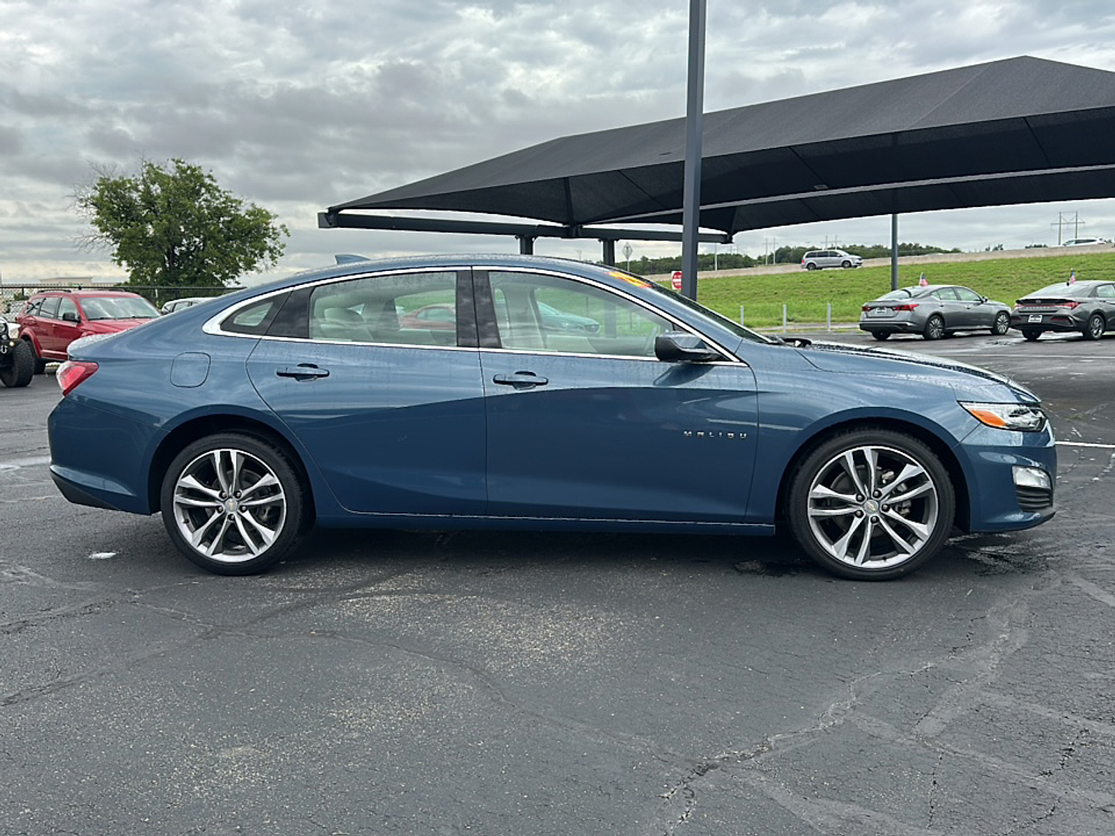 Used 2024 Lakeshore Blue Metallic CHEVROLET LT image 9