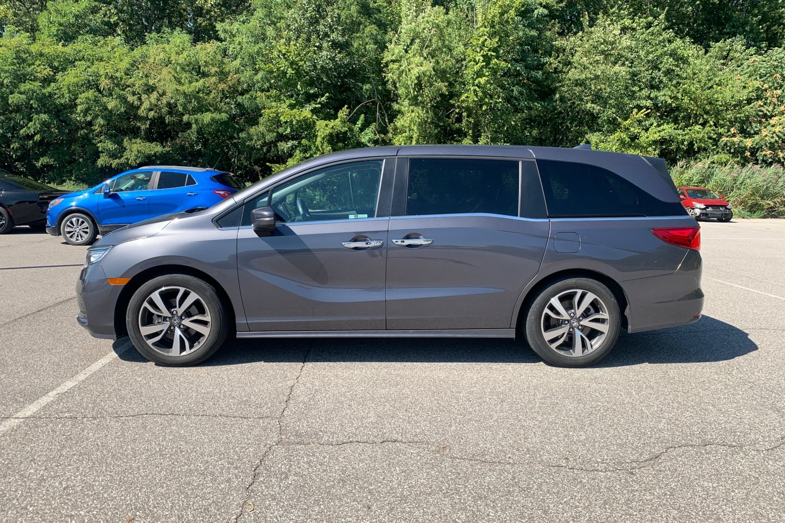 2023 Honda Odyssey Touring photo 2