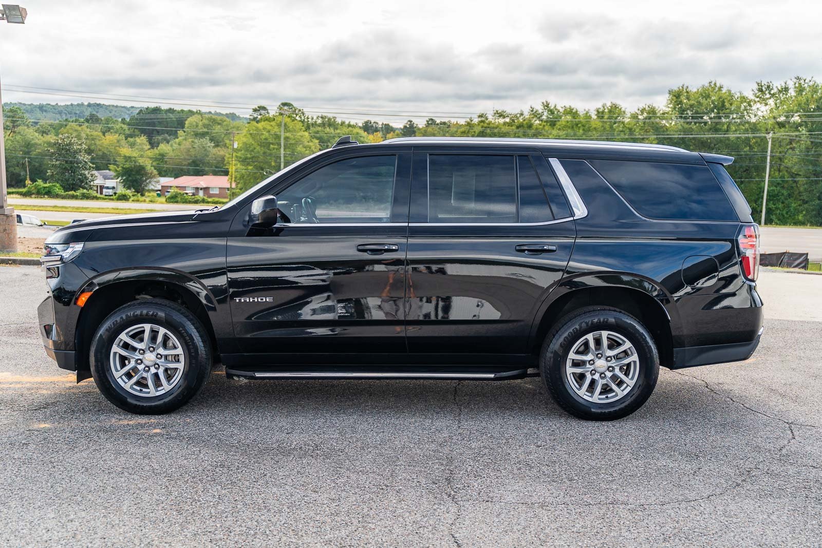 2021 Chevrolet Tahoe LT photo 3
