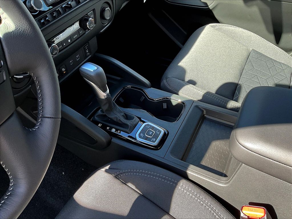 2026 Nissan Frontier SV photo 8