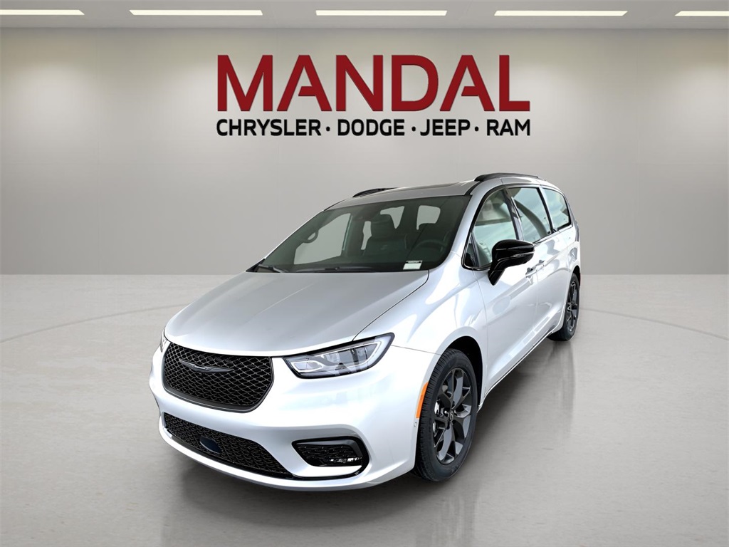 2026 Chrysler Pacifica Limited's photo