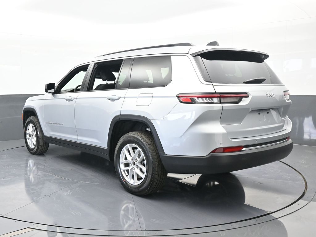 2025 Jeep Grand Cherokee Laredo photo 4
