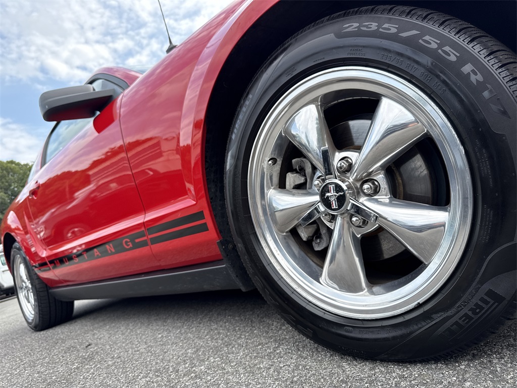 2005 Ford Mustang V6 Premium photo 7