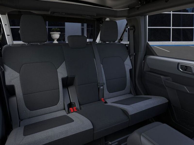 2025 Ford Bronco Base photo 8