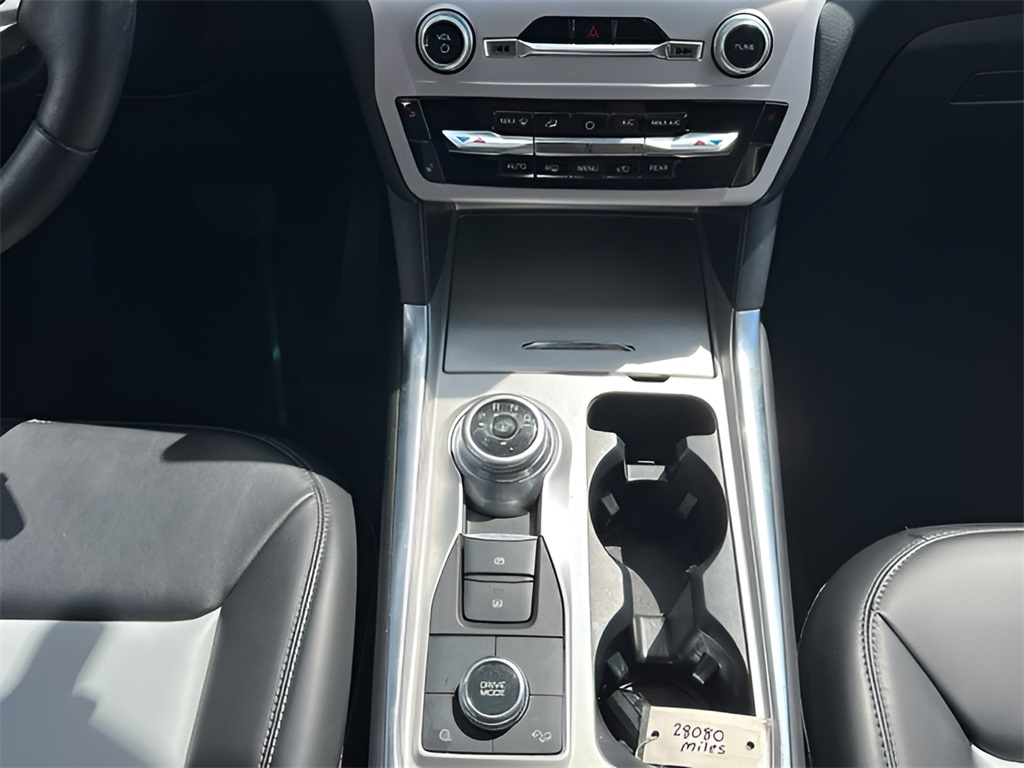 2023 Ford Explorer XLT photo 9