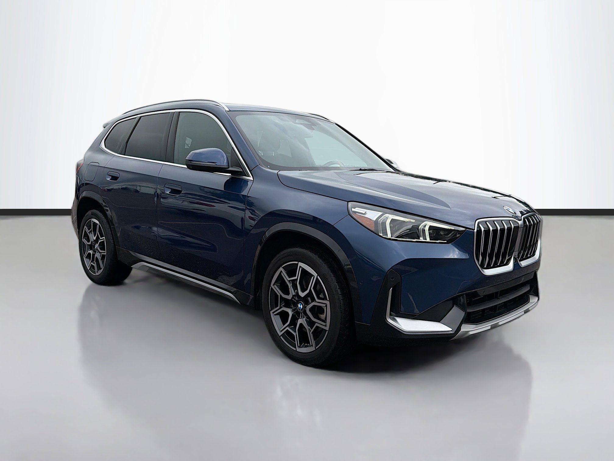 2025 BMW X1 28i's photo