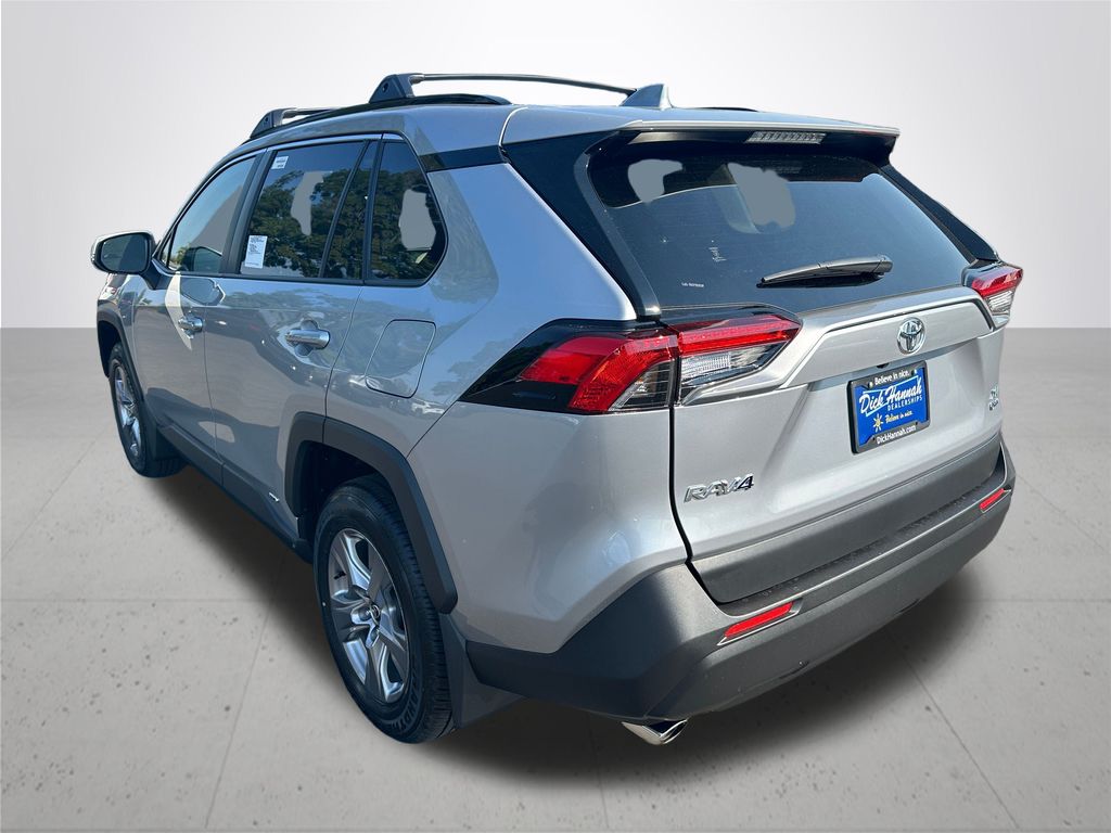 2025 Toyota RAV4 Hybrid XLE photo 9