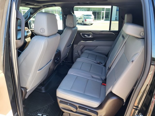2023 Chevrolet Suburban Z71 photo 14