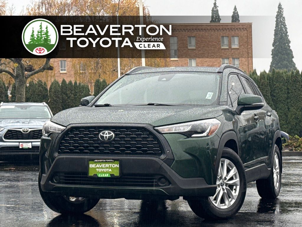 2022 Toyota Corolla Cross LE's photo