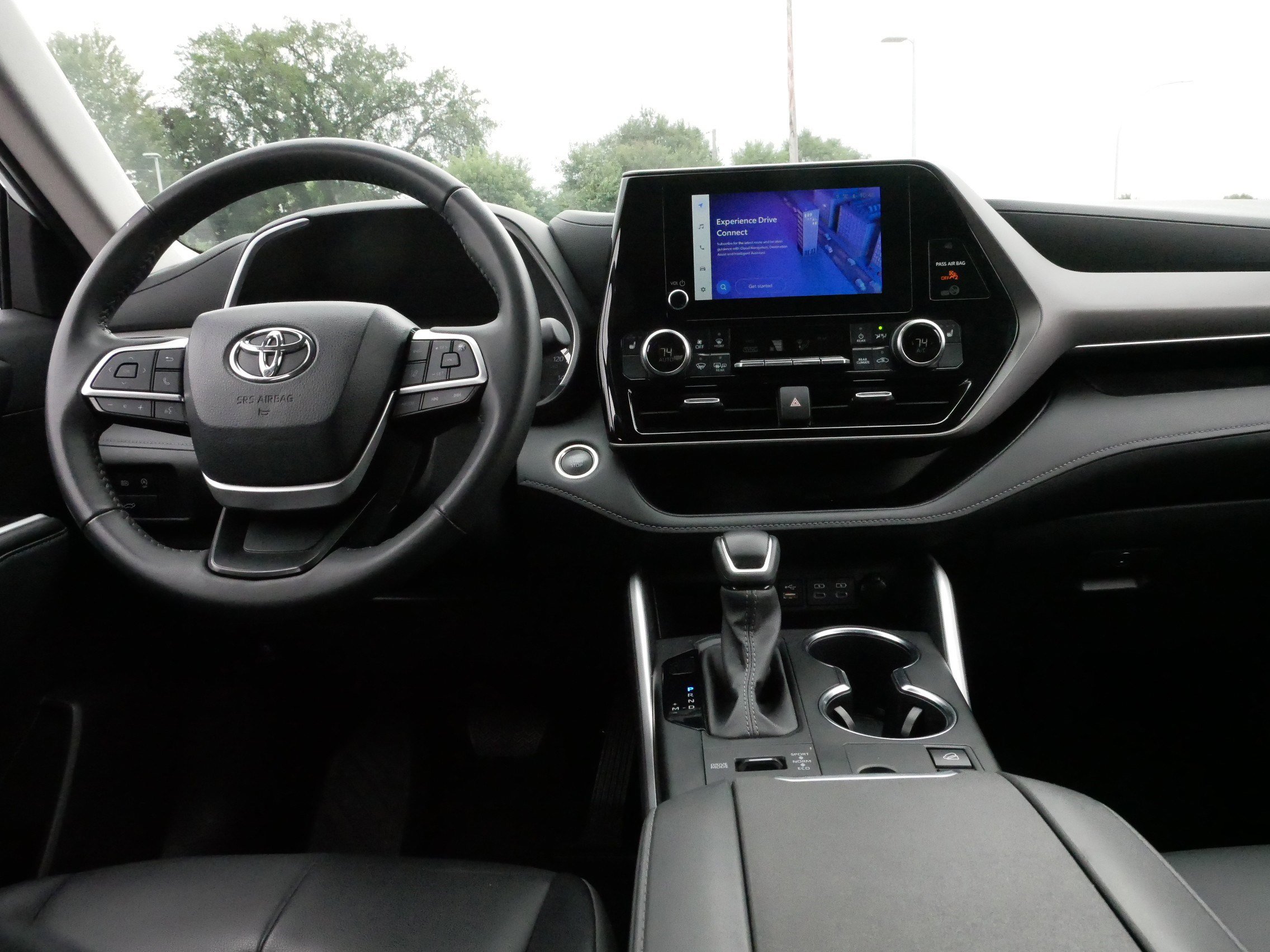 2024 Toyota Highlander XLE photo 7