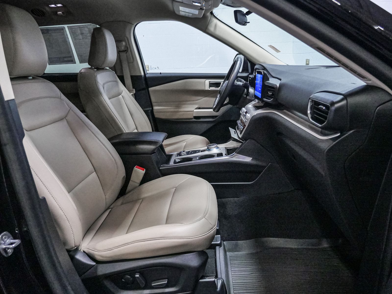 2023 Ford Explorer XLT photo 20