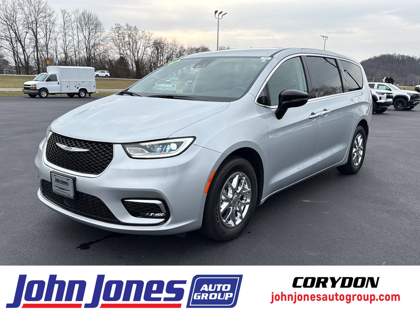 2024 Chrysler Pacifica Touring L's photo