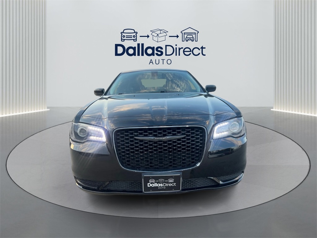 2020 Chrysler 300 Touring photo 3