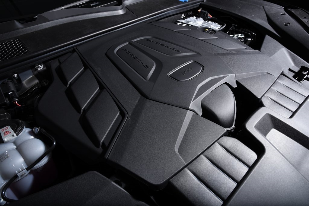 2025 Porsche Cayenne Coupe photo 38